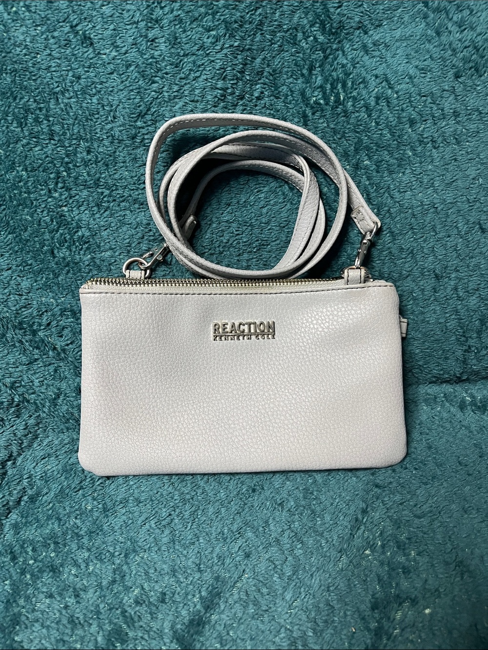 Kenneth Cole Reaction Small Crossbody Bag in Light Gray